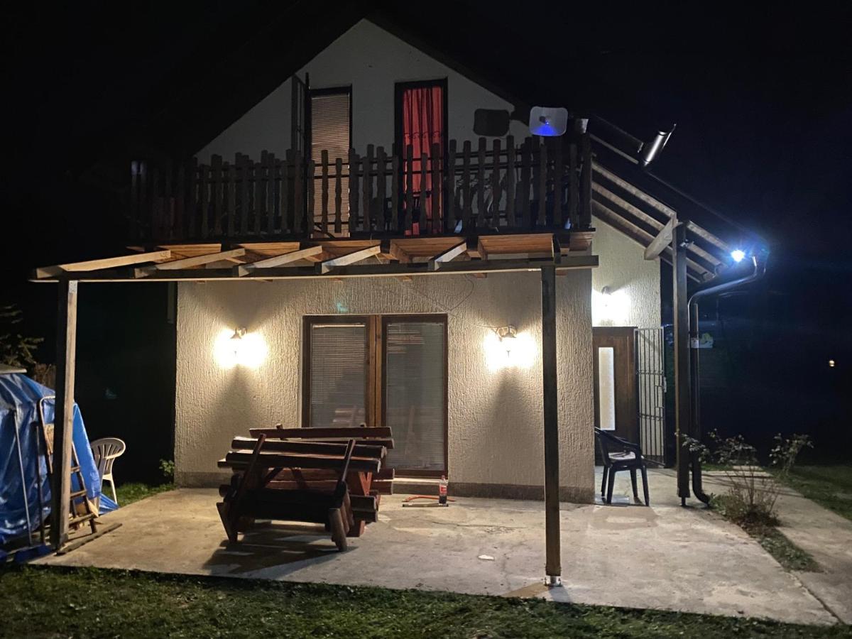 Asja Guest House Lukavac 外观 照片