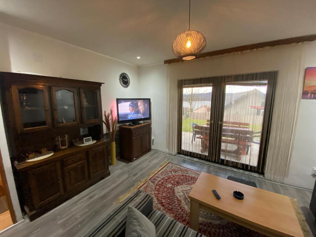 Asja Guest House Lukavac 外观 照片